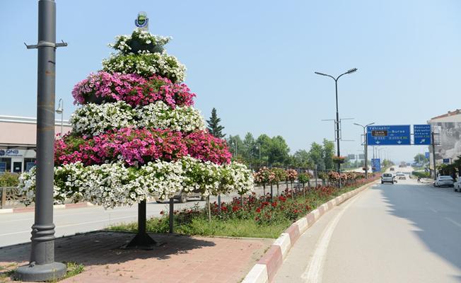 İnegöl’ün Caddeleri Çiçek Açıyor