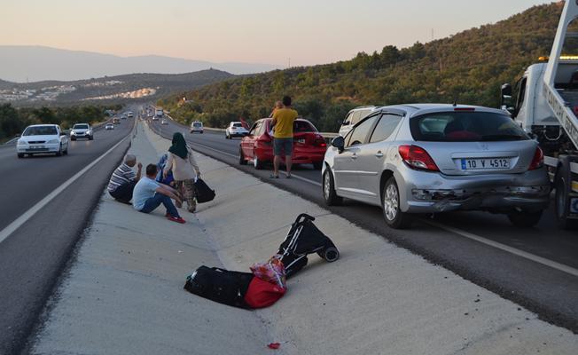 Balıkesir'de trafik kazası: 8 yaralı