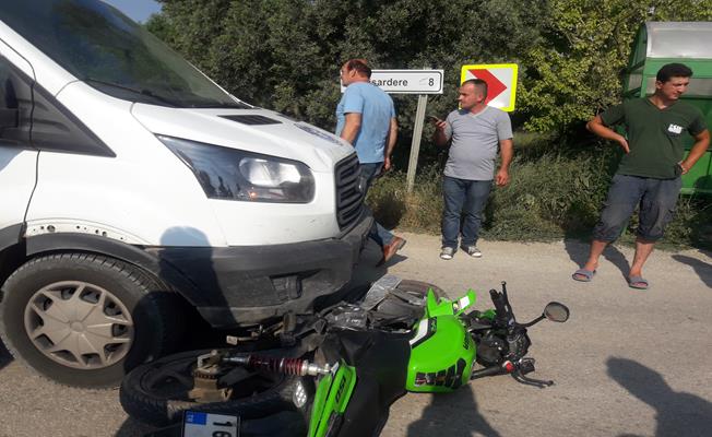 Bursa'da Kamyonetle Motosiklet Çarpıştı : 1 Yaralı