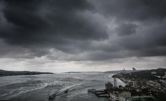 İstanbul Kara Bulutlarla Kaplandı