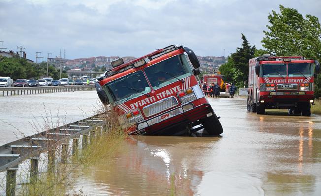 Sağanak Yağış Hayatı Olumsuz Etkiliyor