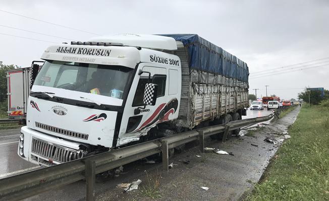 Sakarya'da zincirleme trafik kazası: 4 yaralı