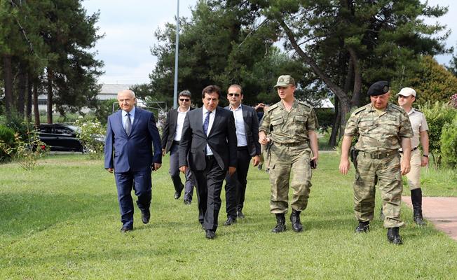 Vali Küçük'ten Gemlik Askeri Veteriner Okuluna ziyaret