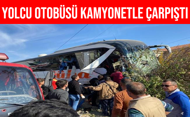 Kayseri'de Yolcu Otobüsü İle Kamyonet Çarpıştı