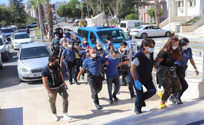 Mersin'de Uyuşturucu Satıcılarına Şafak Operasyonu: 8 Tutuklama