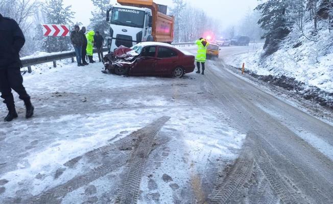 Kastamonu’da kamyon ile otomobil çarpıştı