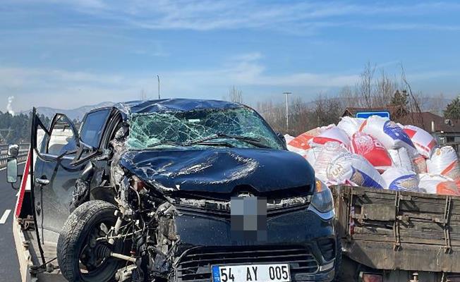 Düzce'de traktörle çarpışan otomobil takla attı