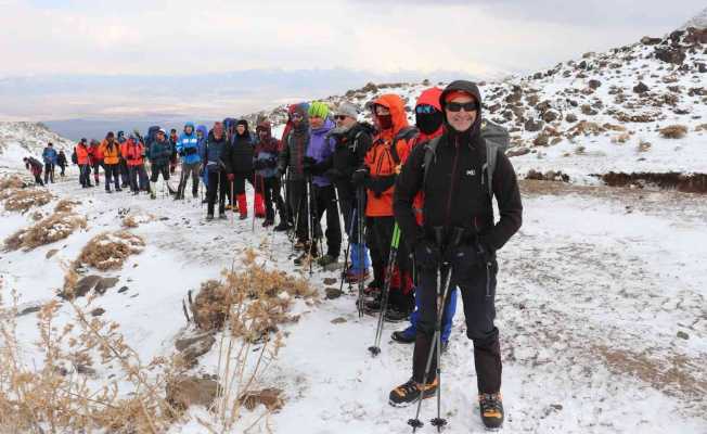 27 dağcının hedefi, Ağrı Dağı’nın zirvesi