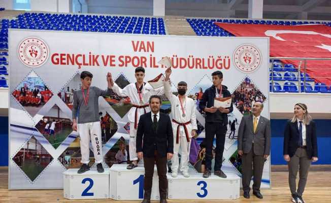 350 taekwandocunun katıldığı müsabaka sona erdi