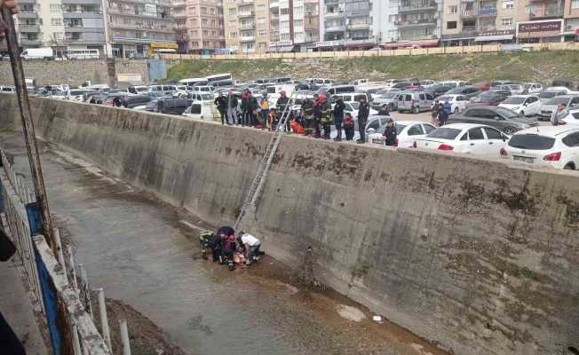 5 metre yükseklikten dereye düştü