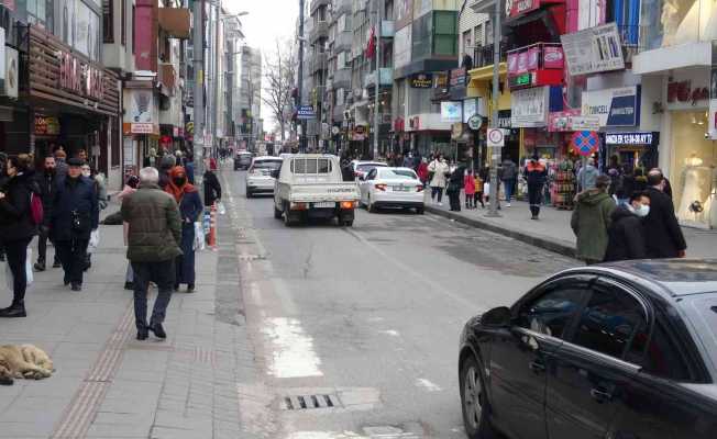 Açık havada maske zorunluluğu kalktı, vatandaşlar tedbiri elden bırakmadı