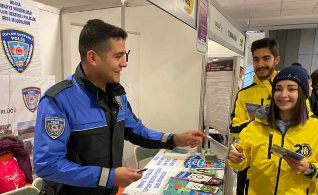 Adana polisi fuarda öğrencileri suça karşı uyardı