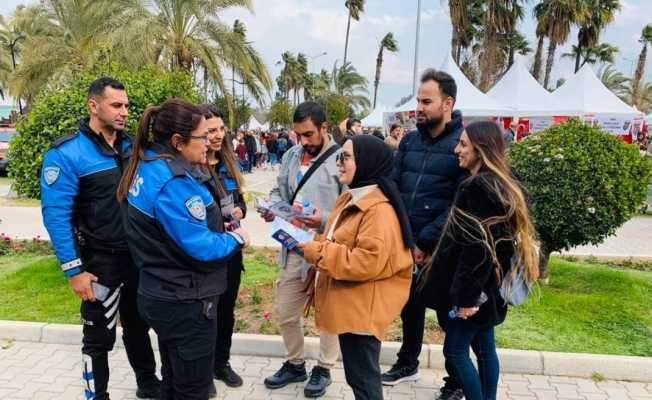 Adana polisi karnavalda vatandaşları suça karşı uyardı