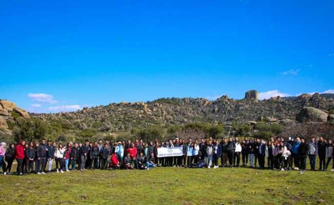 ADÜ Doğa ve Yaşam Topluluğu ’Şehitler Anısına’ yürüyüş gerçekleştirdi