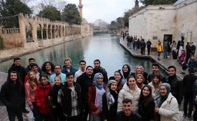 Afyonkarahisar’dan Şanlıurfa’ya gelen gençler şehri geziyor