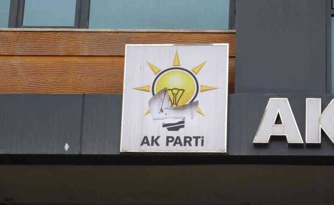 AK Parti Yüksekova İlçe Başkanlığına saldırı