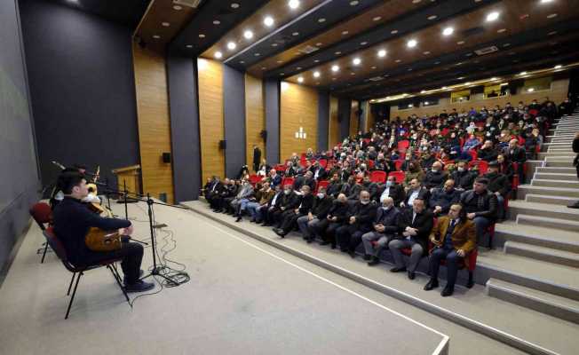 Akdağmadeni’nde şiir ve müzik dinletisi beğeni topladı