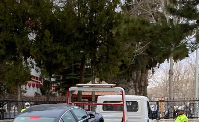 Alacağını alamayan işçi belediyenin makam aracını haczettirdi