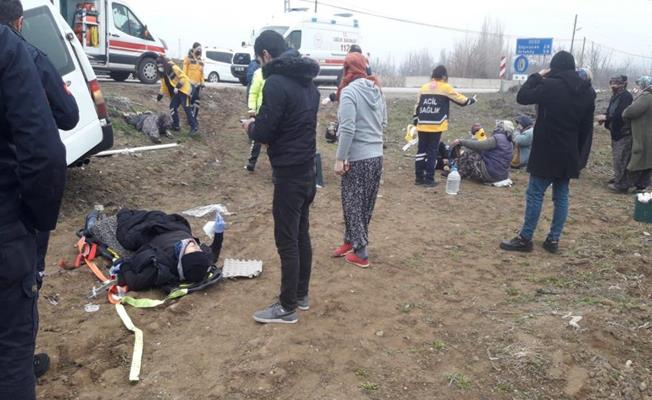 Amasya’da tarım işçilerini taşıyan minibüs devrildi: 17 yaralı