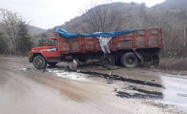 Ankara’da viraja hızlı giren çekici iki kamyona çarptı: 1 yaralı