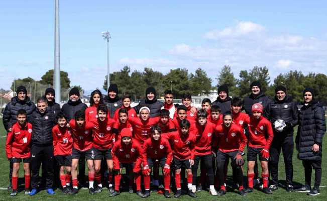 Antalyaspor U13 takımı Dubai yolcusu