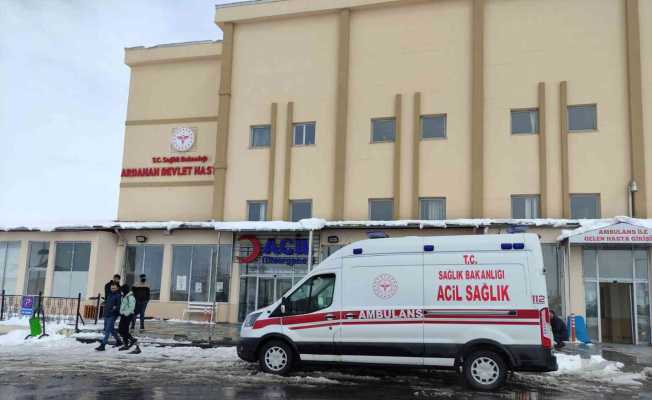 Ardahan’da 42 öğrenci zehirlenme şüphesiyle hastaneye kaldırıldı