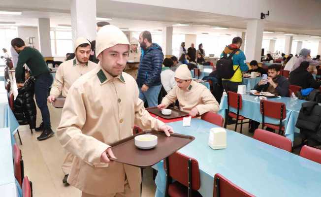 Atatürk Üniversitesi yemekhanesinde öğünün adı asker menüsü