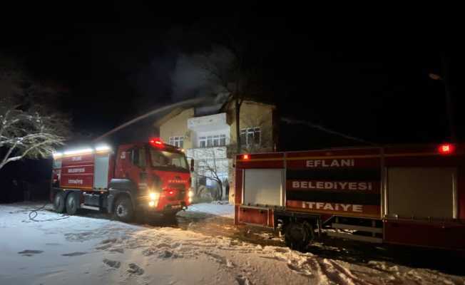 Baca yangını çatıyı sardı, itfaiye faciayı önledi