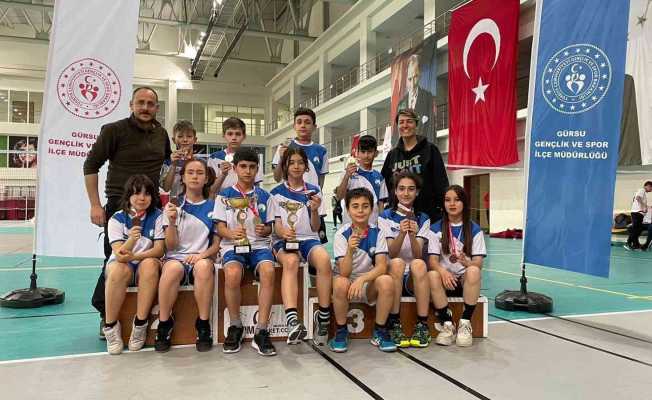 Badminton Akademi meyvelerini veriyor