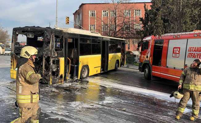 Bağcılar’da İETT aracı alev alev yandı