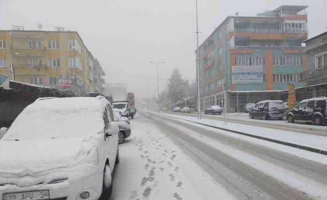 Bahar ayında kar yüzünü göstermeye devam ediyor