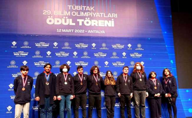 Bahçeşehir Koleji öğrencilerinden TÜBİTAK Ulusal Bilim Olimpiyatları’nda büyük başarı