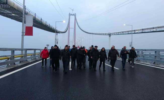 Bakan Karaismailoğlu gün doğumunda 1915 Çanakkale Köprüsü’nde yürüdü