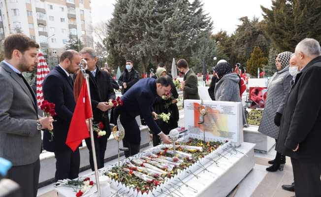 Bakan Kurum, Cebeci Askeri Şehitliği’ni ziyaret etti