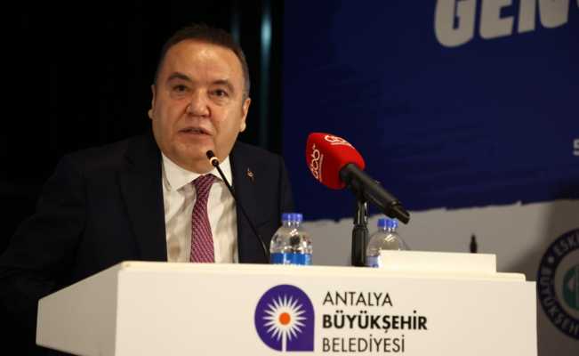 Başkan Böcek: ““Gençlere yönelik projeler üretiyoruz”