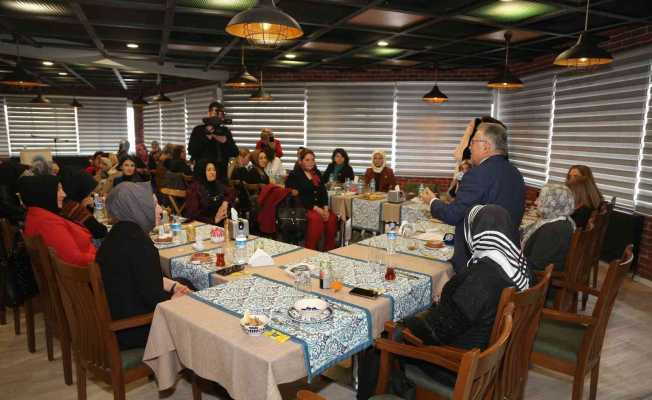 Başkan Büyükkılıç, kadın muhtar ve meclis üyeleriyle bir araya geldi