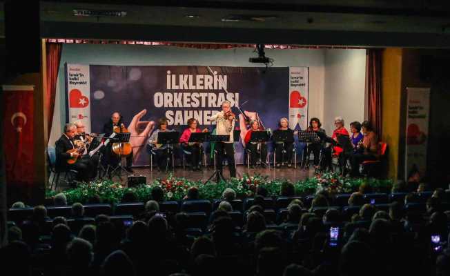 Bayraklı’nın Mandolin Orkestrası dinleyenleri etkiledi