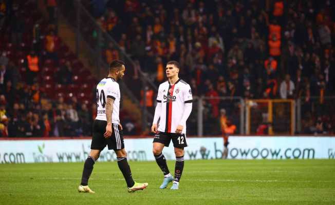 Beşiktaş bu sezon ilk derbi mağlubiyetini aldı