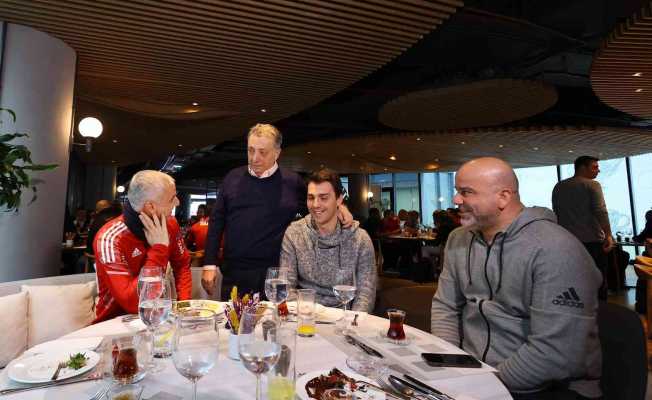 Beşiktaş yönetiminden derbi öncesi futbolculara moral yemeği