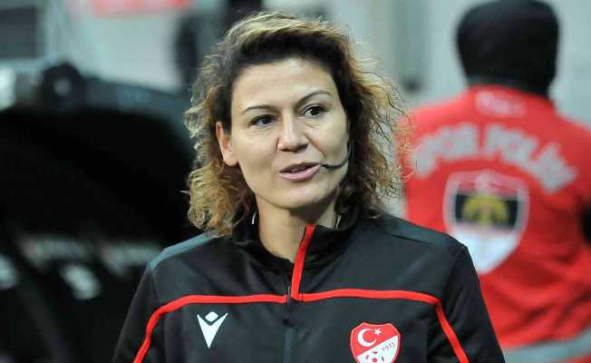 Beşiktaşlı futbolcular, Melis Özçiğdem’e gül verdi