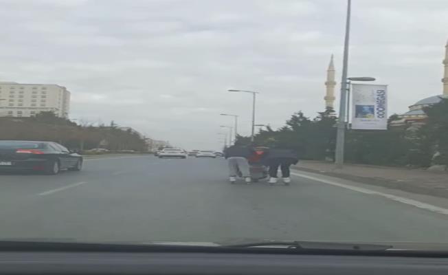 Beylikdüzü’nde patenli gençlerin tehlikeli yolculuğu kamerada