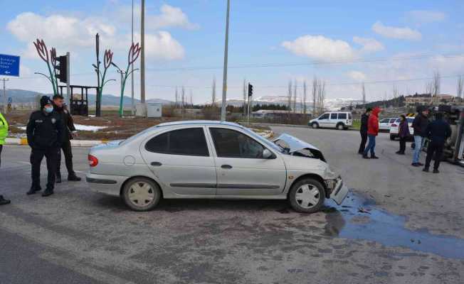 Bigadiç’te ambulans kaza yaptı