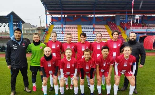 Bilecikspor kadın futbol takımı bir düzineden fazla gol attı