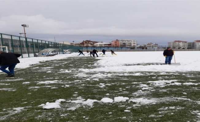 Bilecik’te futbol müsabakalarına kar engeli