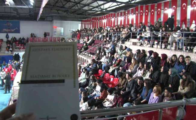 Bileti ’kitap’ olan konser yoğun ilgi gördü