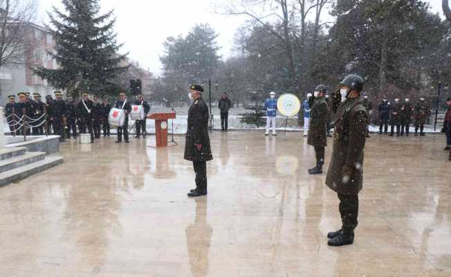 Bolu’da şehitler kar yağışı altında anıldı