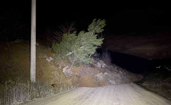 Bursa’da heyelan nedeniyle yol ulaşıma kapandı