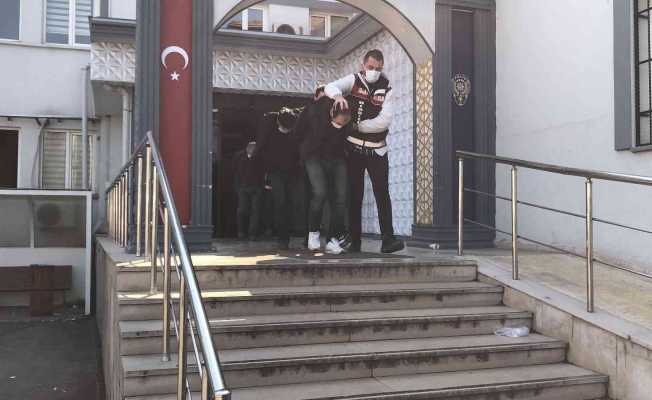 Bursa’da mazgal ve rögar kapağı hırsızları yakayı ele verdi