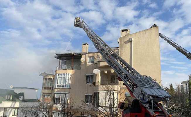 Büyükçekmece’de korkutan çatı yangını