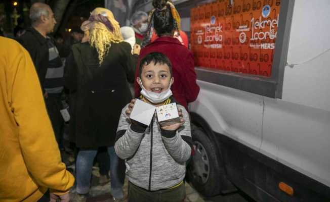 Büyükşehir Belediyesi, Berat Kandilinde 15 bin kandil simidi dağıttı